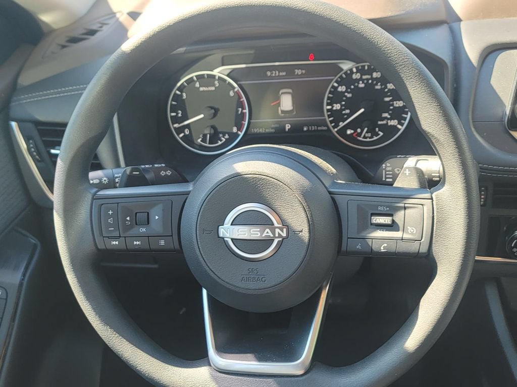 Used 2023 Nissan Rogue S AWD/4WD image 19
