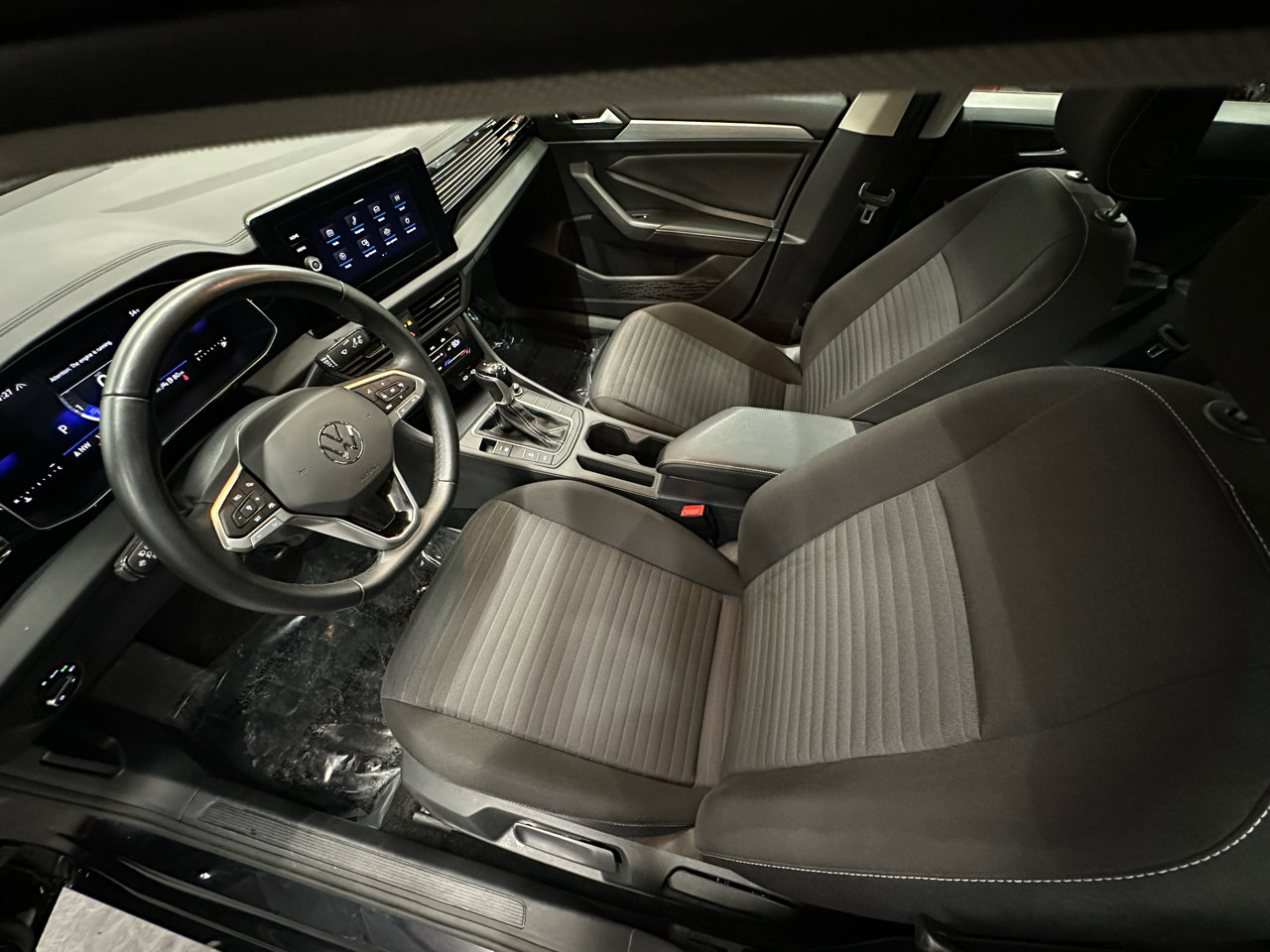 Used 2025 Volkswagen Jetta S image 32