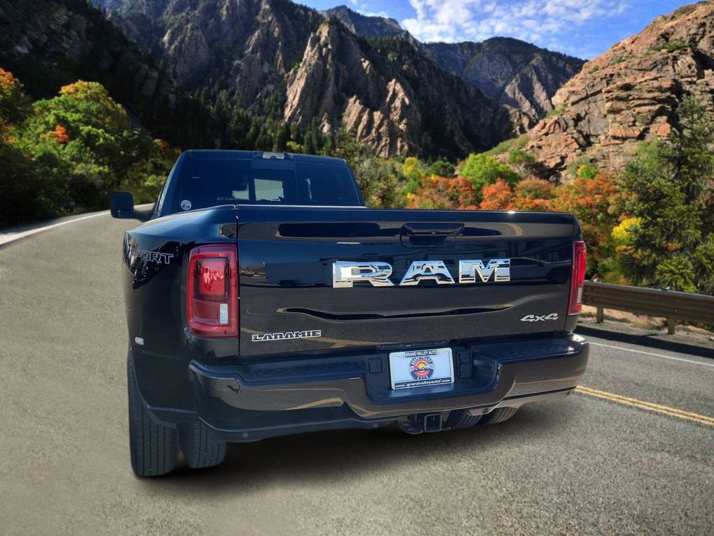 Used 2025 RAM 3500 Laramie w/ Sport Appearance Package AWD/4WD image 4