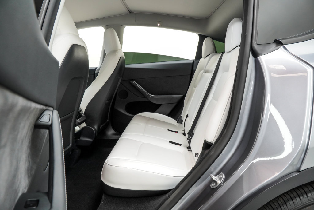 Used 2025 Tesla Model Y Performance AWD/4WD image 19