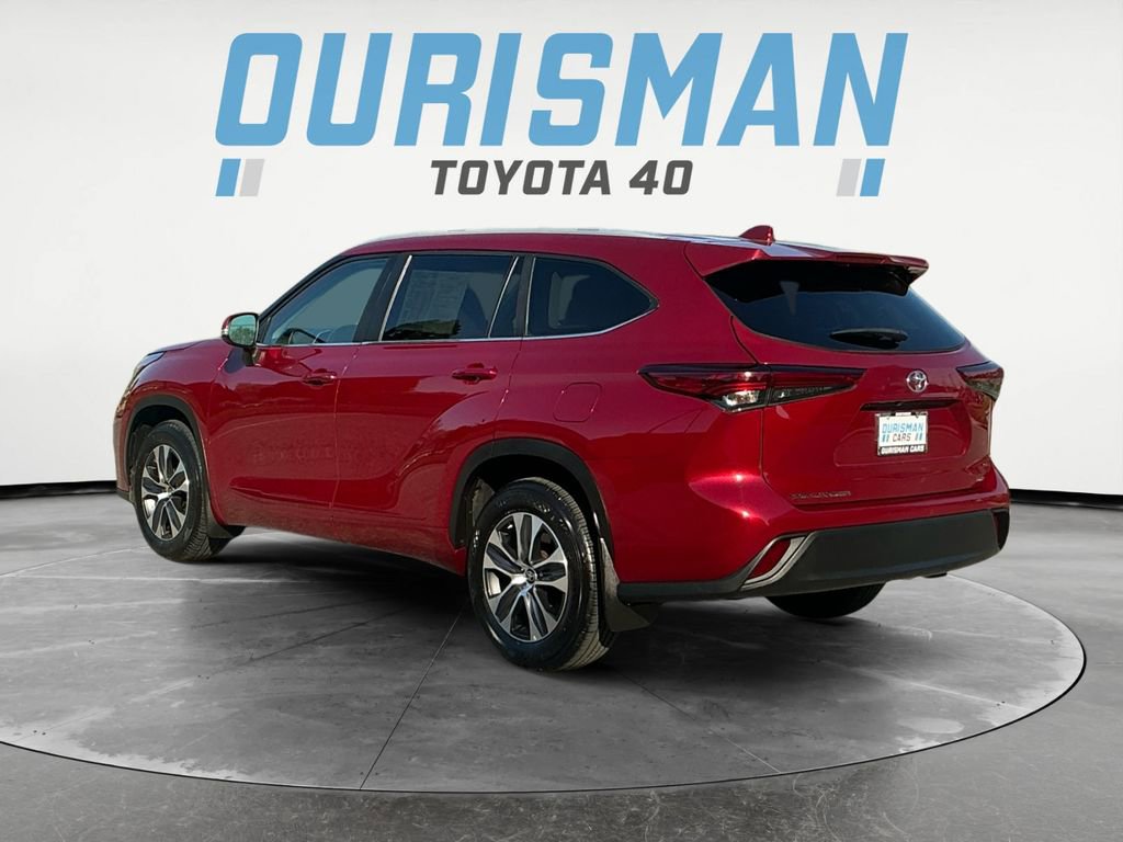Used 2023 Toyota Highlander XLE FWD image 5