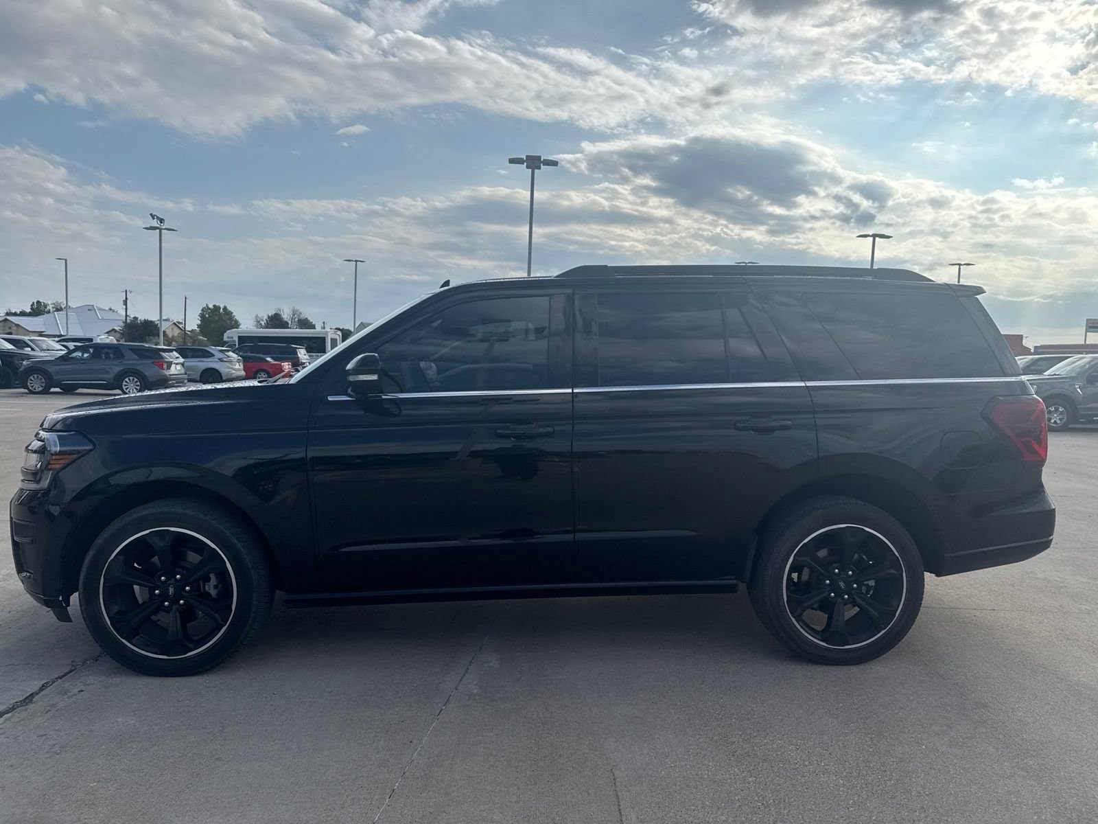 Used 2024 Ford Expedition Limited RWD image 6