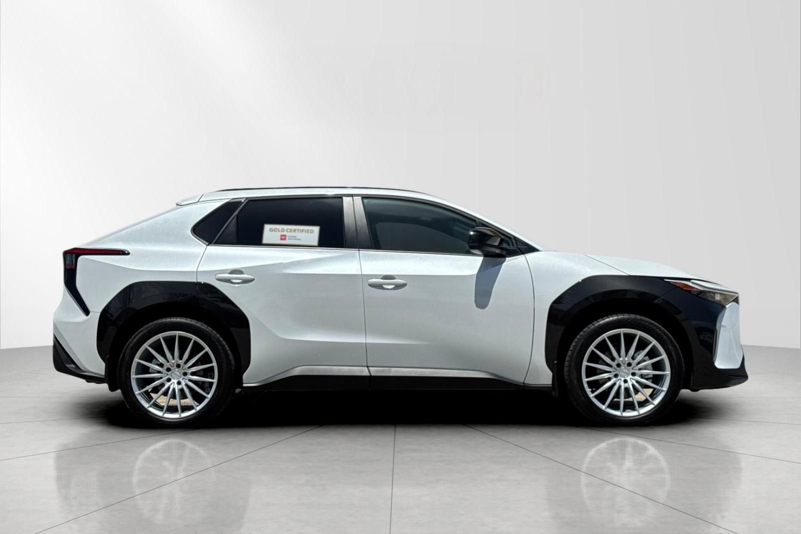 Used 2025 Toyota bZ4X AWD w/ Weather Package image 3