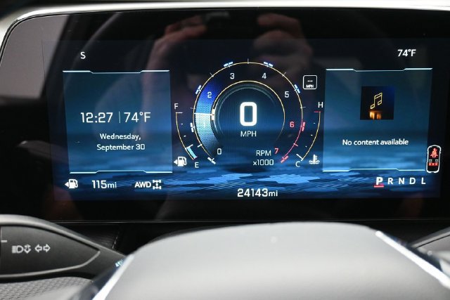 Used 2025 Chevrolet Equinox LT w/ Safety and Technology Package AWD/4WD image 9