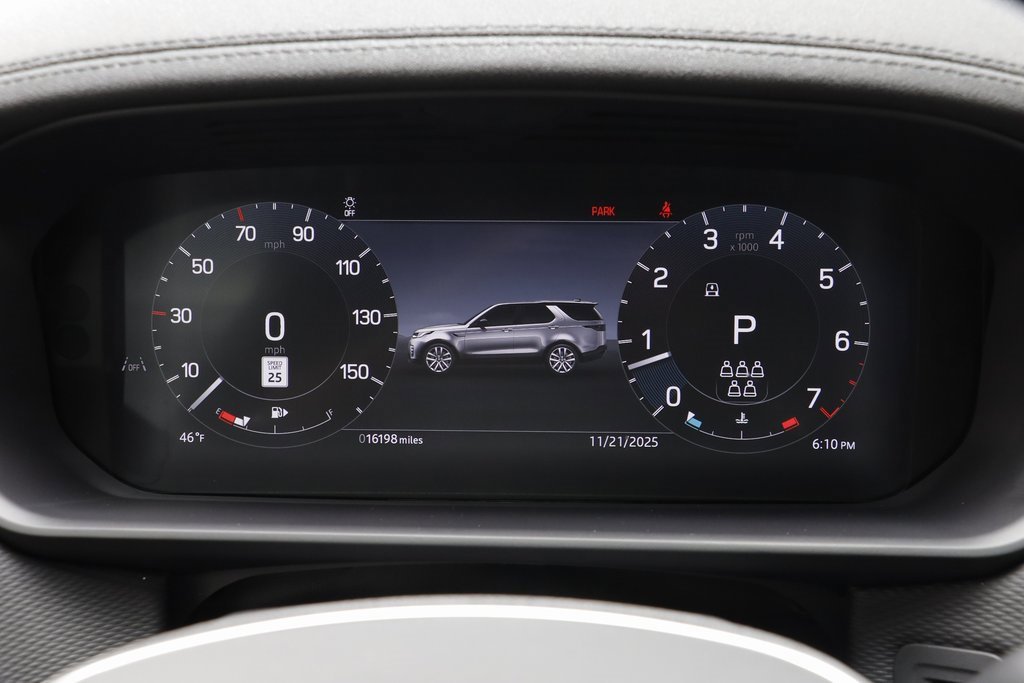 Used 2024 Land Rover Discovery Dynamic SE image 8