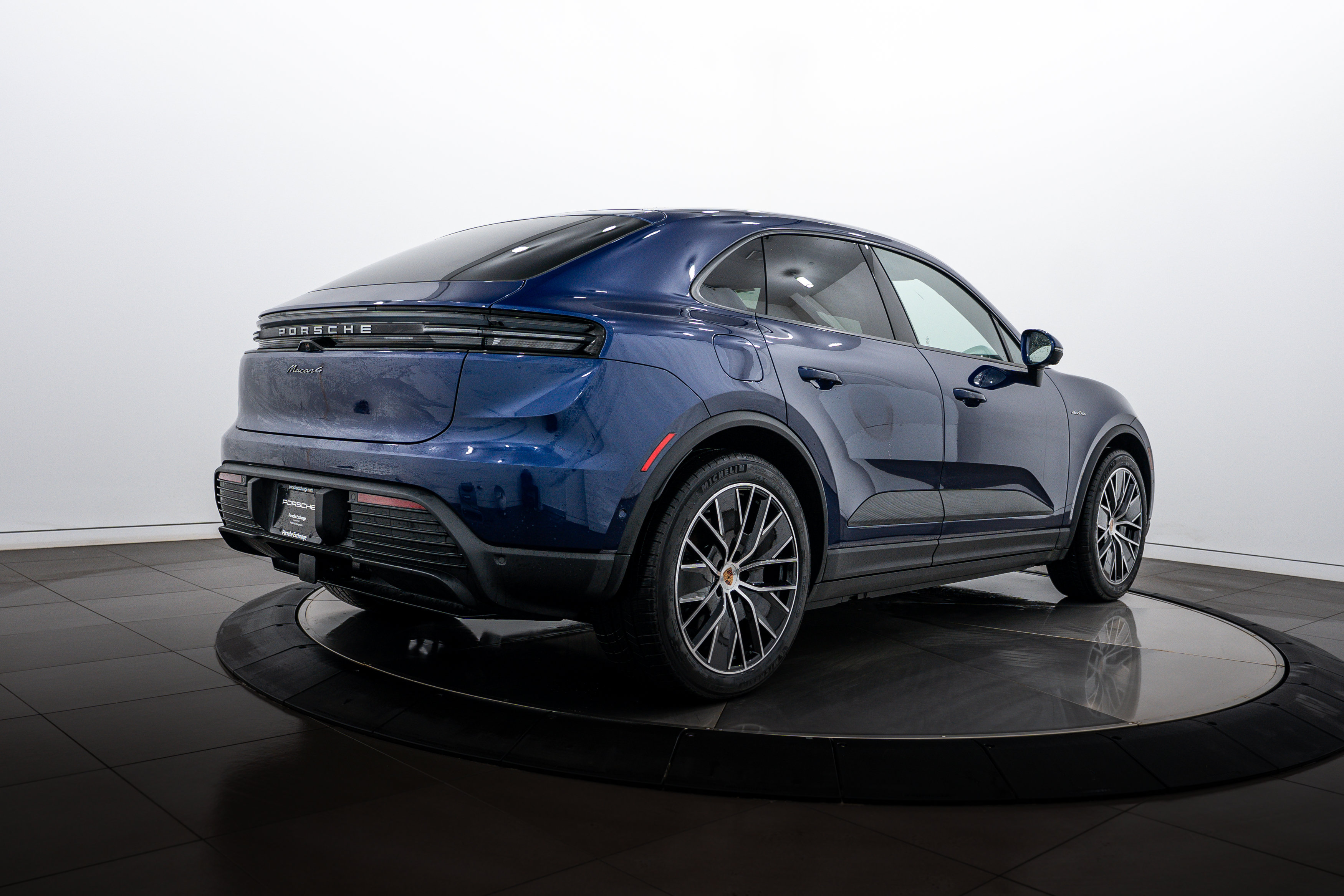 New 2026 Porsche Macan 4 Electric AWD/4WD image 7