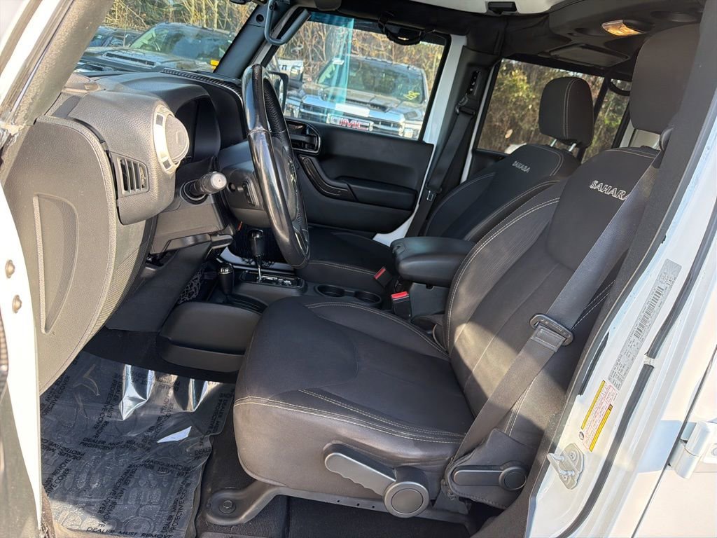 Used 2018 Jeep Wrangler Unlimited Sahara AWD/4WD image 14