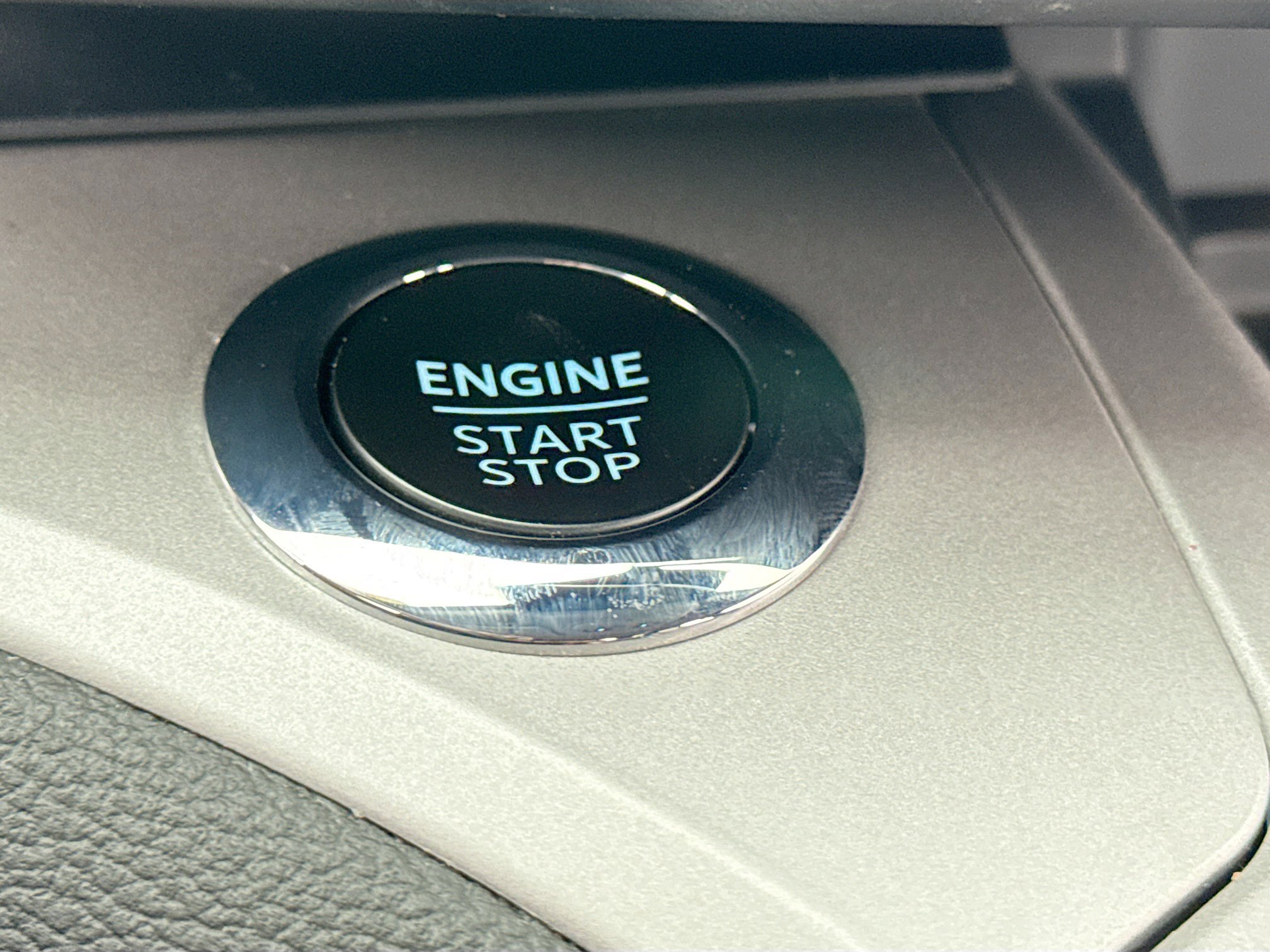 Used 2023 Ford Explorer XLT w/ Equipment Group 202A image 9