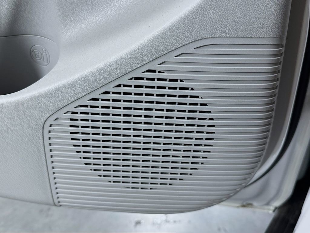 Certified 2025 Hyundai Kona SE image 25