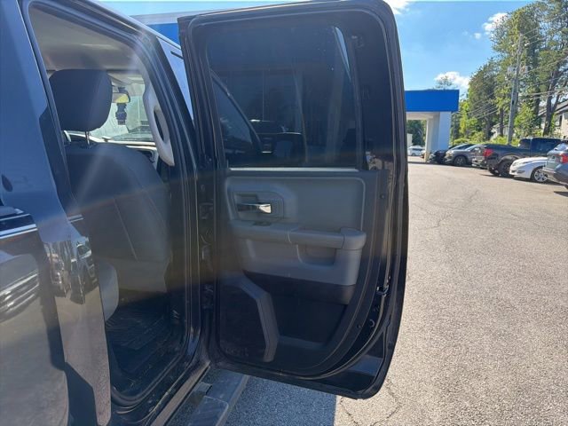 Used 2017 RAM 1500 Classic SLT AWD/4WD image 32