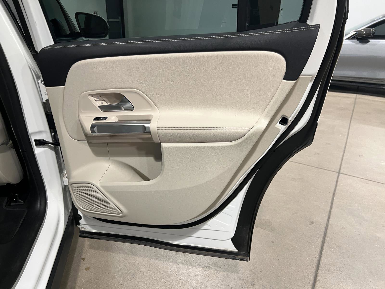 Used 2023 Mercedes-Benz EQB 300 4MATIC image 35