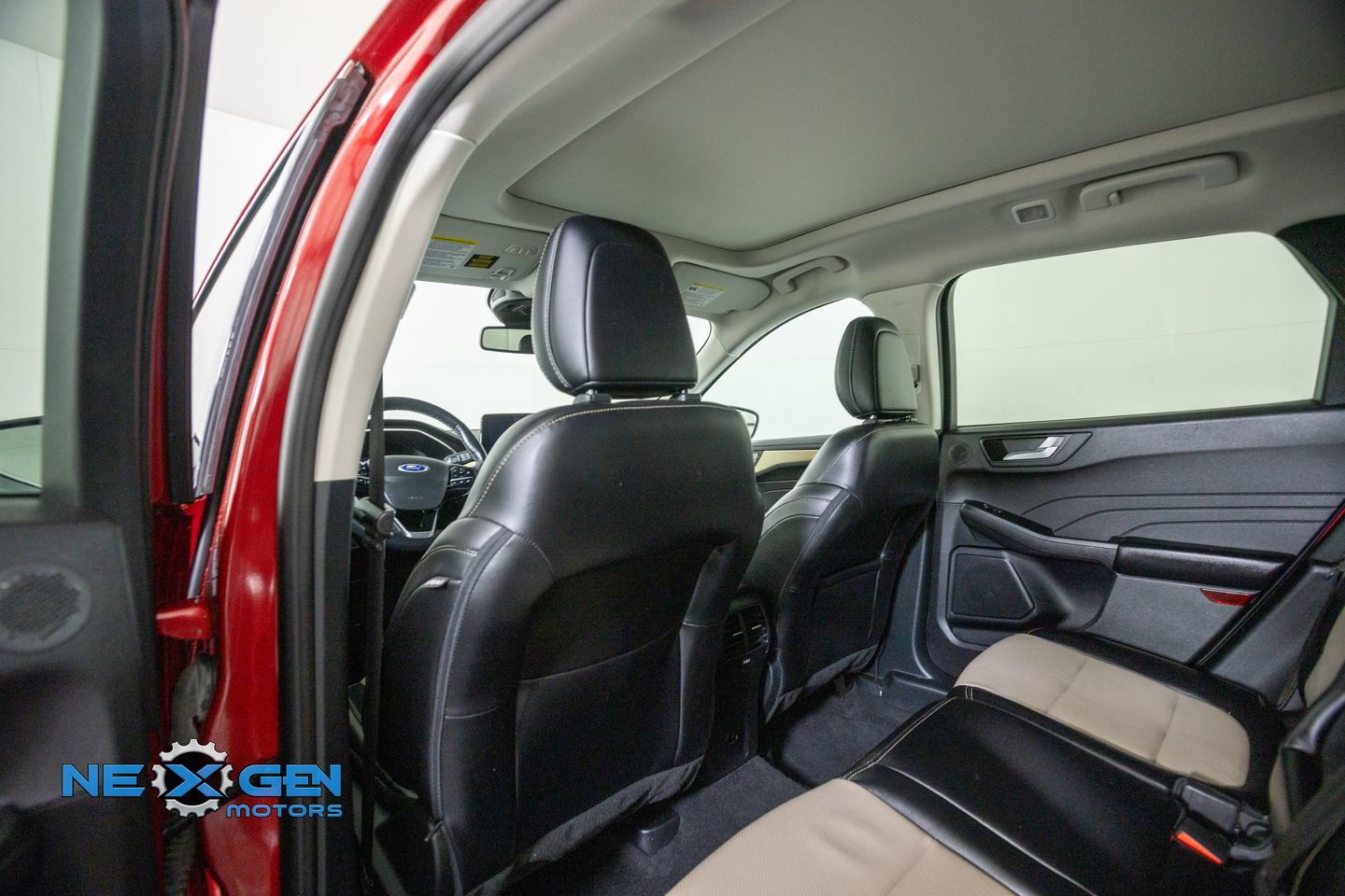 Used 2021 Ford Escape Titanium w/ Titanium Elite Package AWD/4WD image 33
