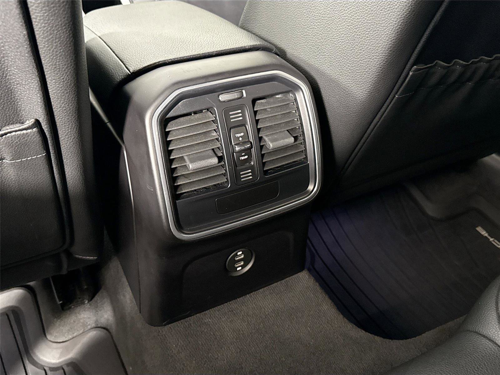 Used 2021 Porsche Macan image 34