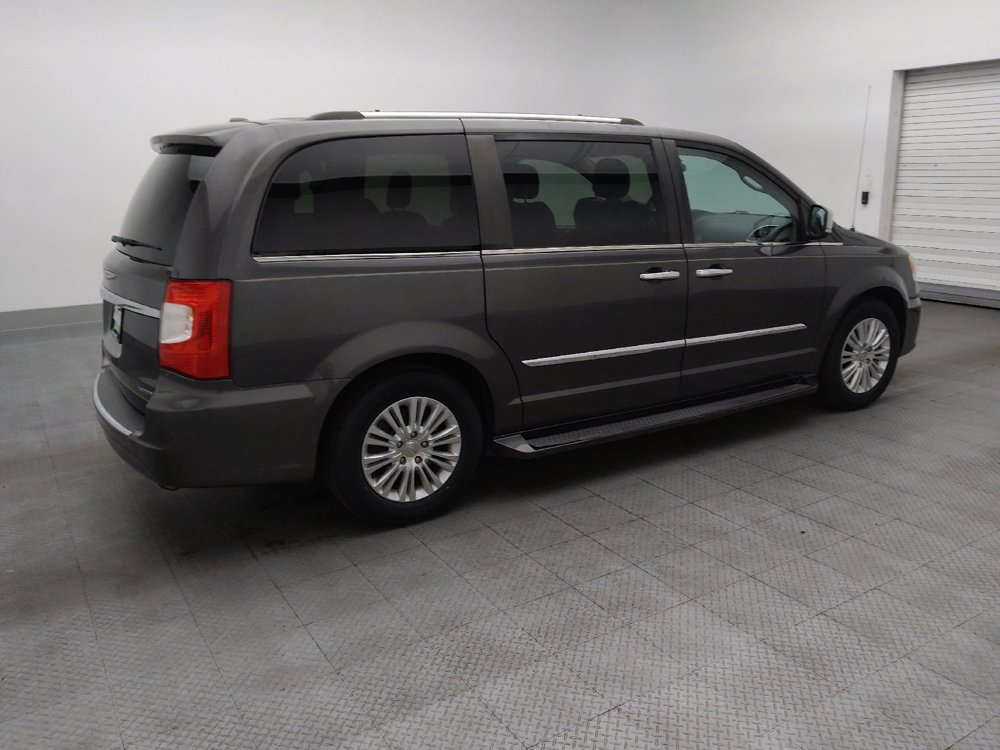 Used 2015 Chrysler Town & Country Limited Platinum FWD image 10