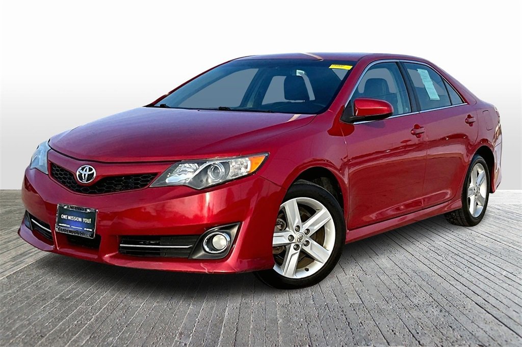 Used 2013 Toyota Camry SE image 3