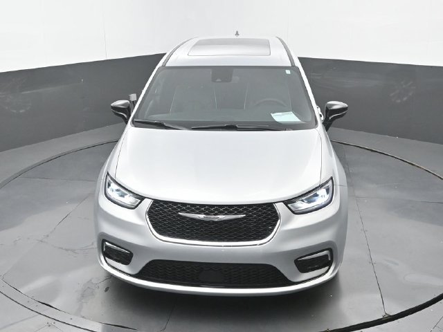 Used 2026 Chrysler Pacifica Limited FWD image 29