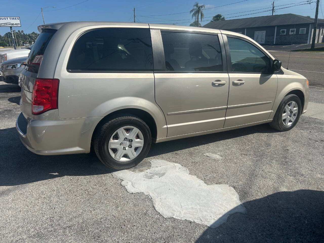 Used 2012 Dodge Grand Caravan SE image 4