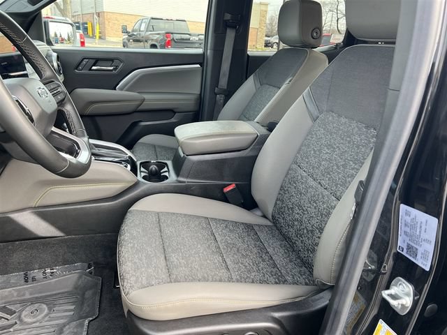 Used 2024 Chevrolet Colorado ZR2 w/ Technology Package AWD/4WD image 13