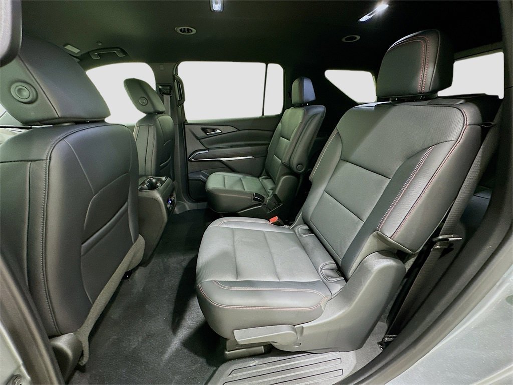 Used 2025 Chevrolet Traverse Z71 image 25