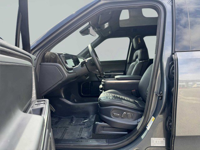 Used 2022 Rivian R1T Adventure image 19