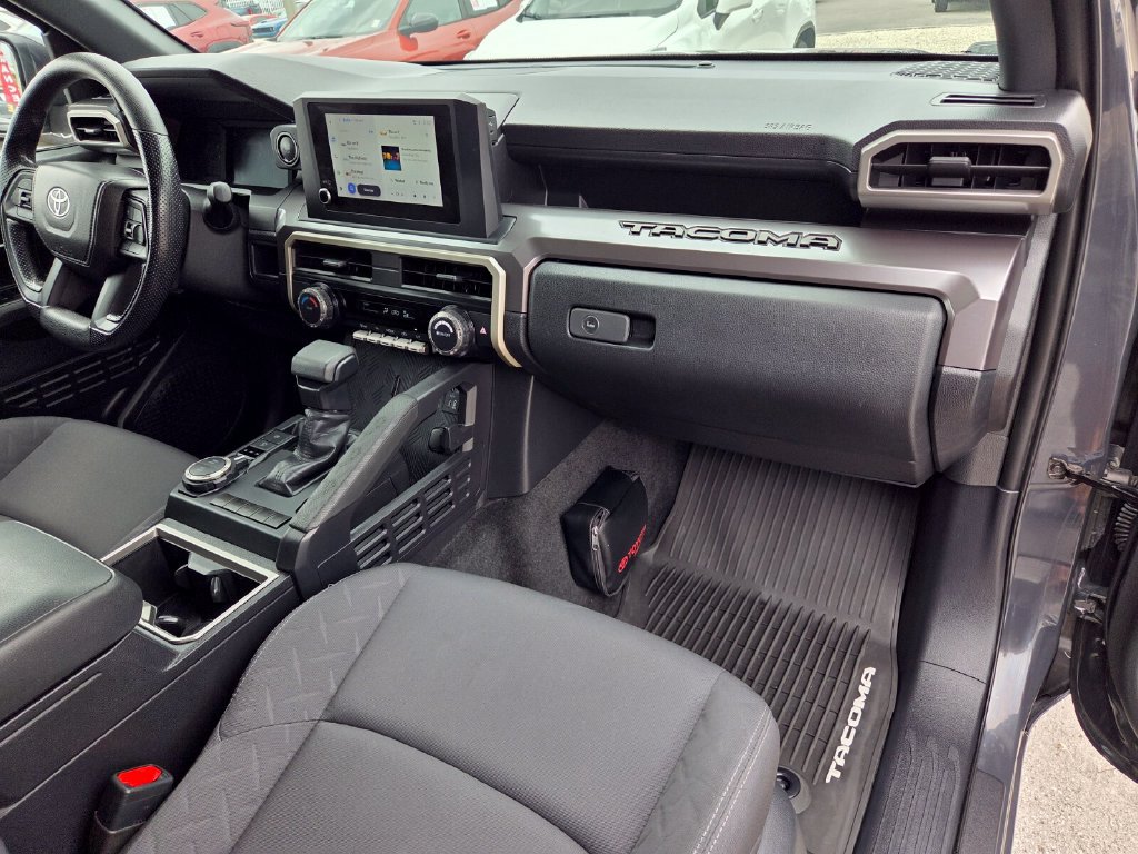 Used 2025 Toyota Tacoma SR5 AWD/4WD image 18
