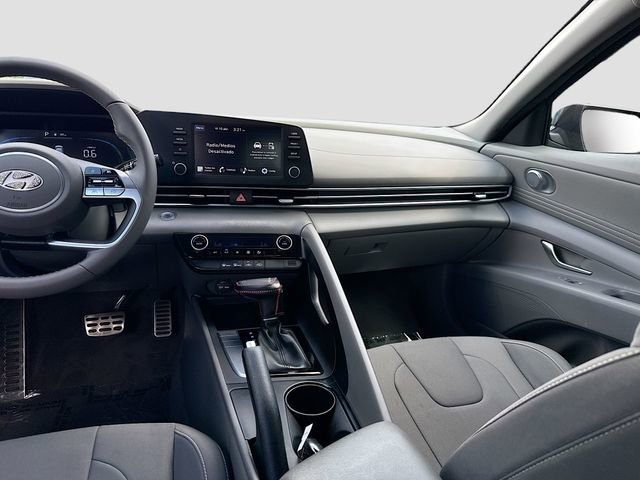 Certified 2025 Hyundai Elantra Sport FWD image 22