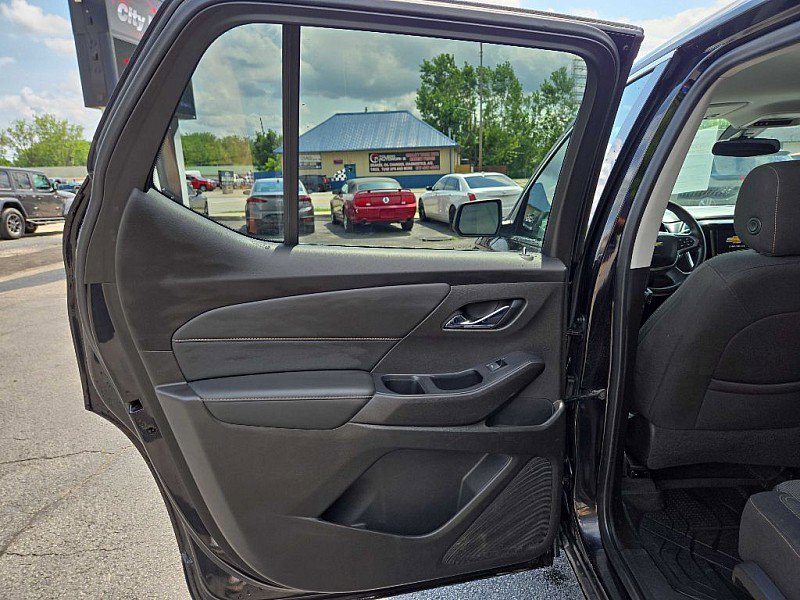 Used 2021 Chevrolet Traverse LS image 11