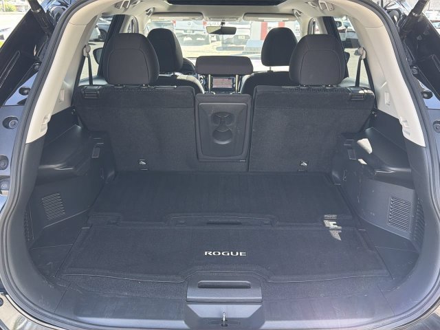 Certified 2018 Nissan Rogue SV w/ Sun & Sound Touring Package AWD/4WD image 28