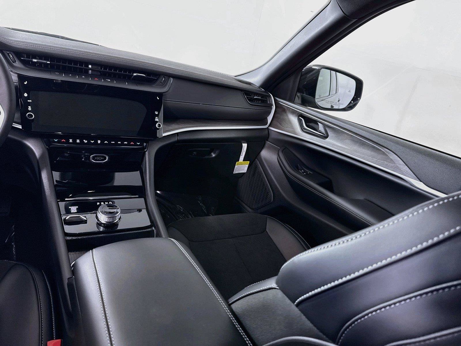 New 2027 Jeep Grand Cherokee Altitude AWD/4WD image 17
