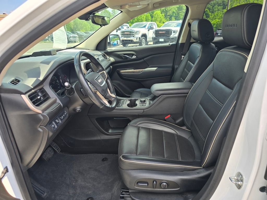 Used 2023 GMC Acadia Denali w/ Denali Technology Package AWD/4WD image 4