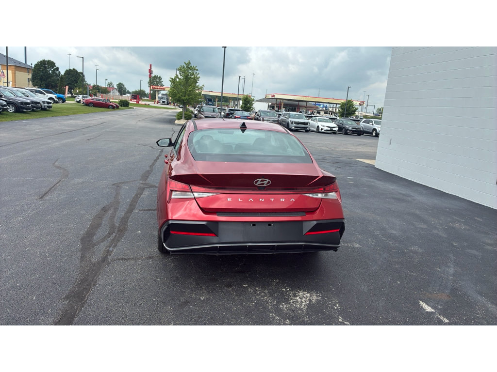Used 2025 Hyundai Elantra SEL FWD image 6