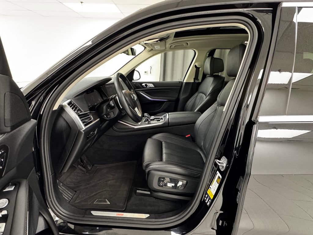 Used 2022 BMW X7 xDrive40i w/ Executive Package image 10