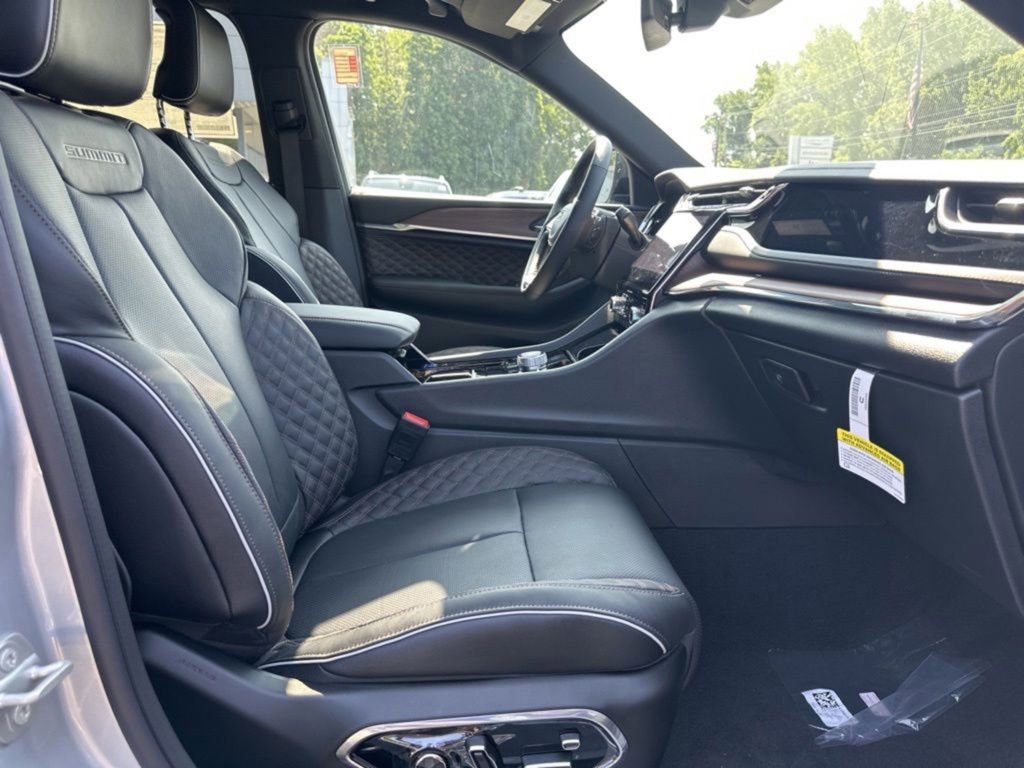 Used 2023 Jeep Grand Cherokee Summit image 19