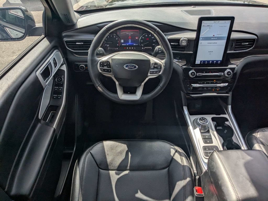 Used 2024 Ford Explorer Limited w/ Limited Technology Package RWD image 16