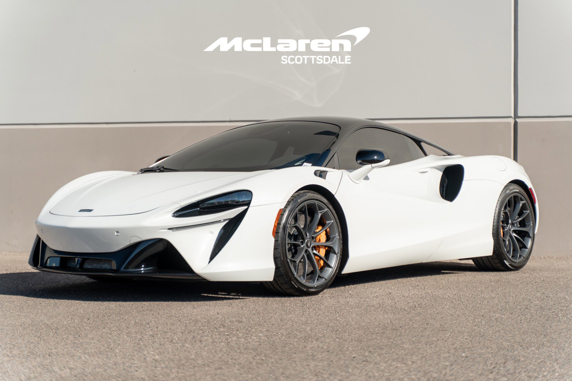 Used 2023 McLaren Artura image 3