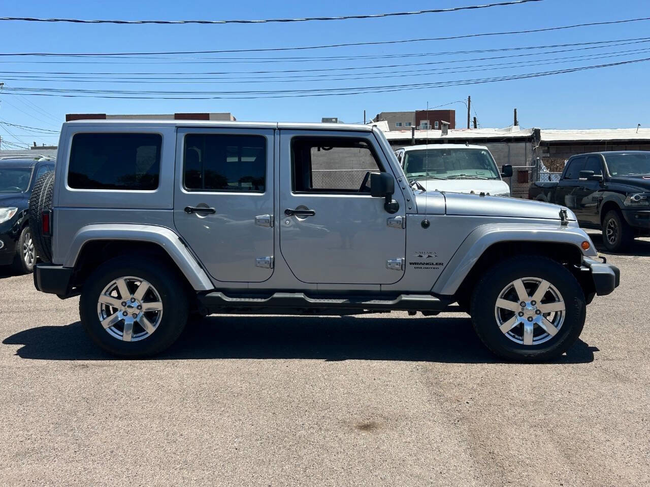 Used 2016 Jeep Wrangler Unlimited Sahara w/ Connectivity Group AWD/4WD image 2