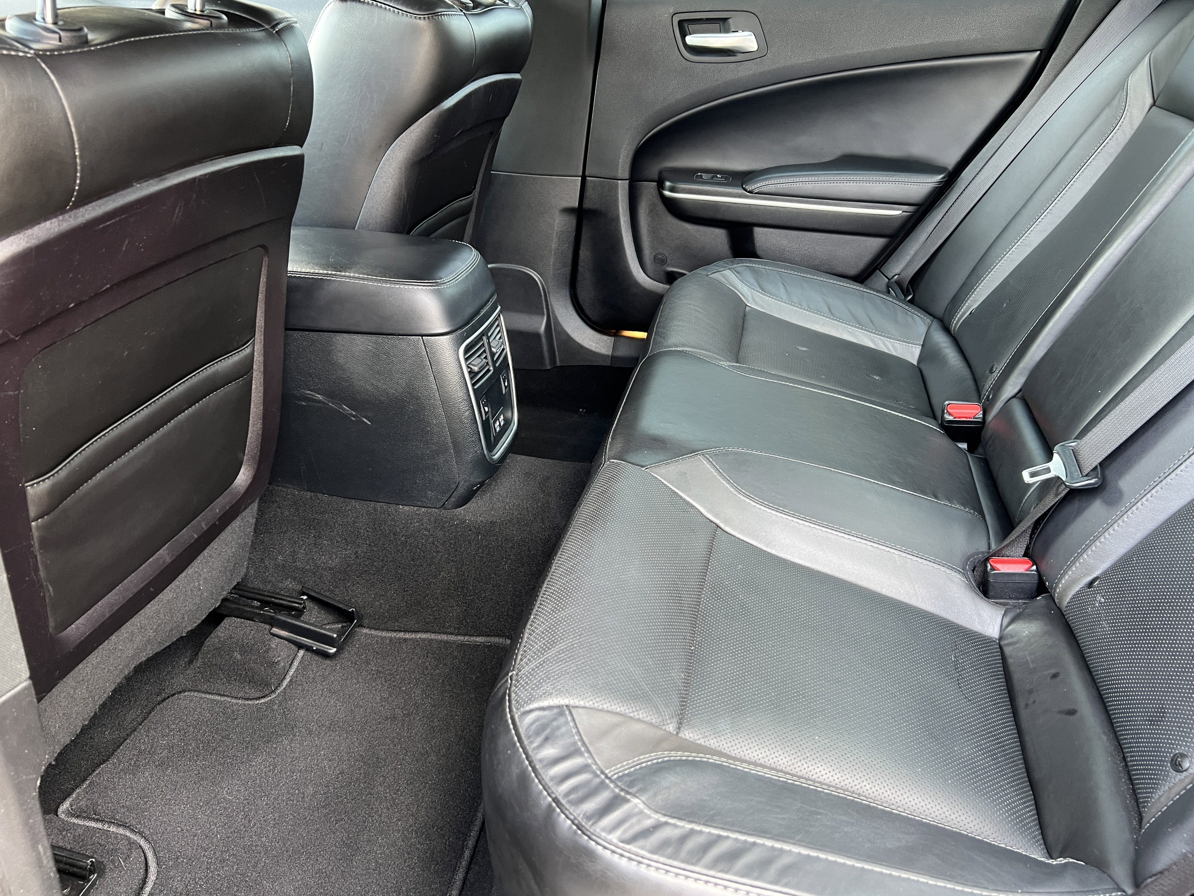 Used 2019 Dodge Charger SXT w/ Leather Interior Group RWD image 15