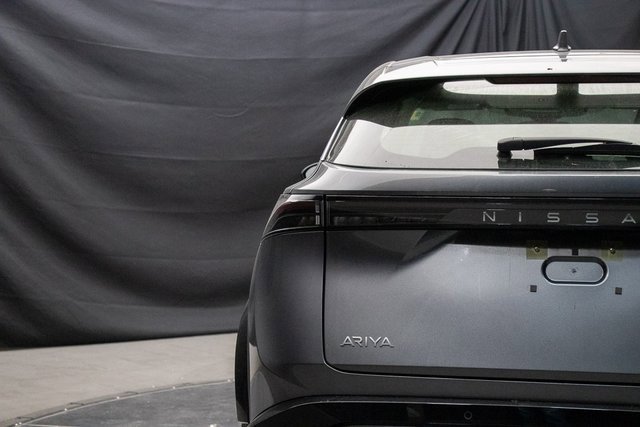 Used 2023 Nissan Ariya FWD image 12