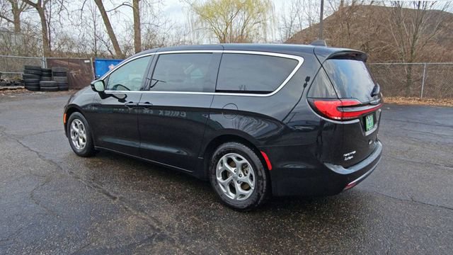 Used 2024 Chrysler Pacifica Limited FWD image 6
