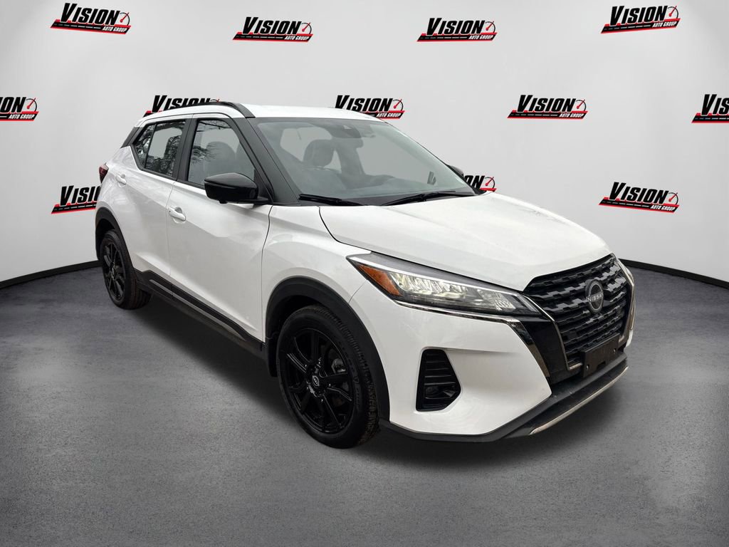 Used 2023 Nissan Kicks SR w/ SR Premium Package image 3