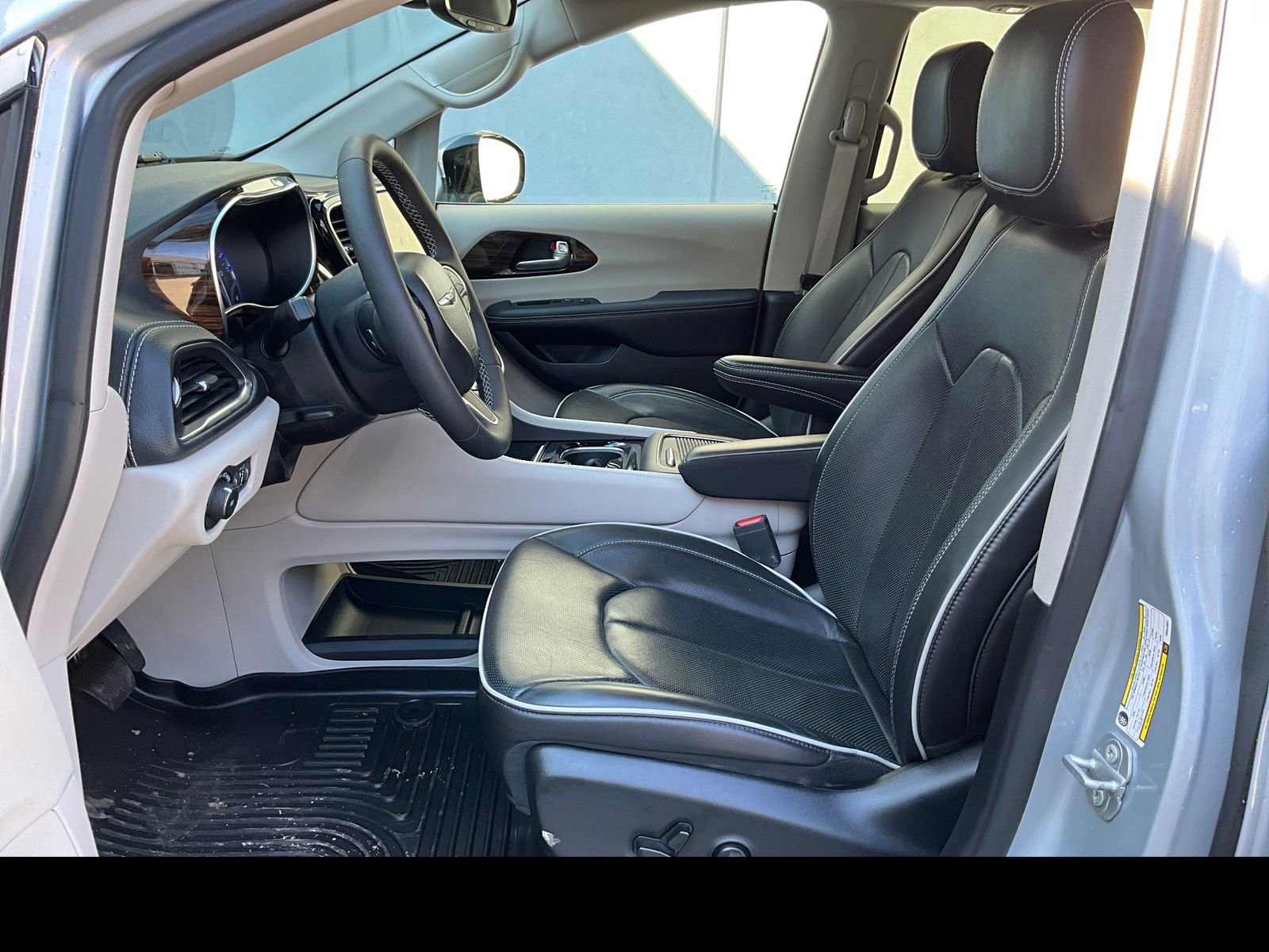 Used 2023 Chrysler Pacifica Limited AWD/4WD video 2