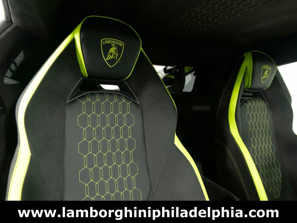 Used 2025 Lamborghini Revuelto image 41