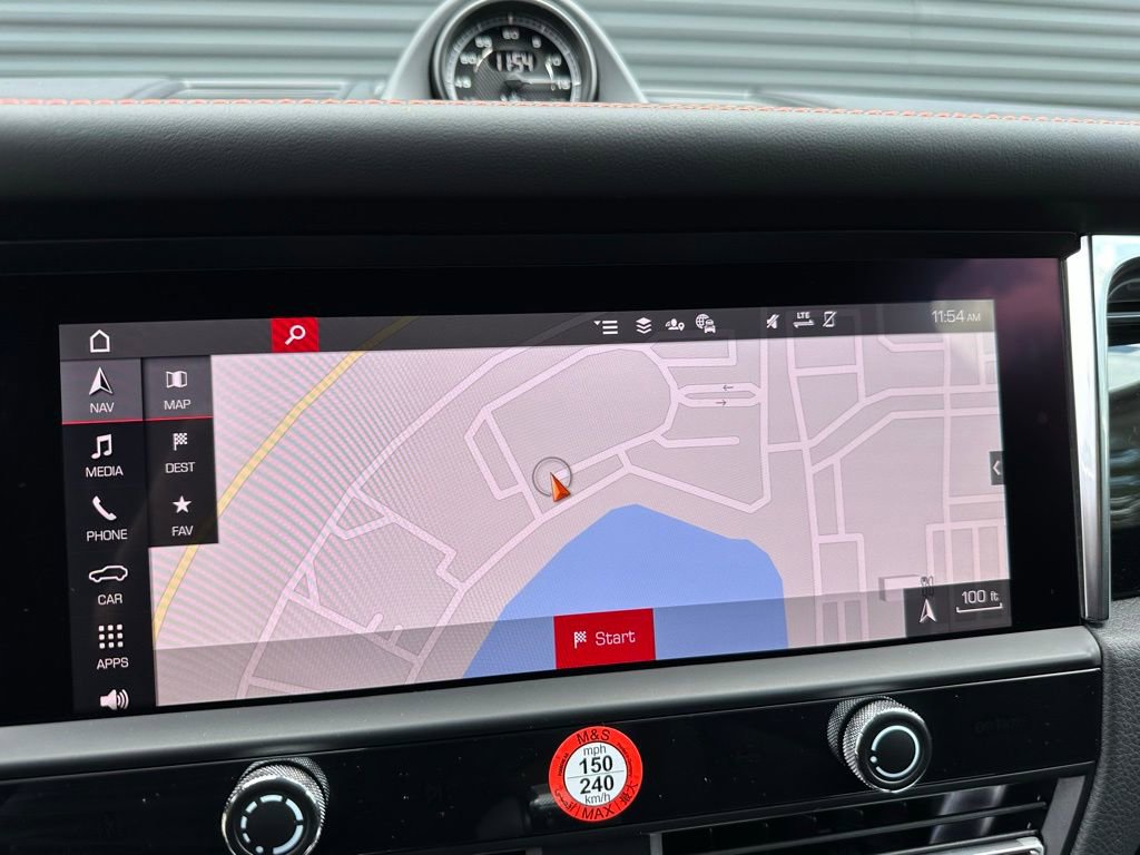 Certified 2025 Porsche Macan AWD/4WD image 24