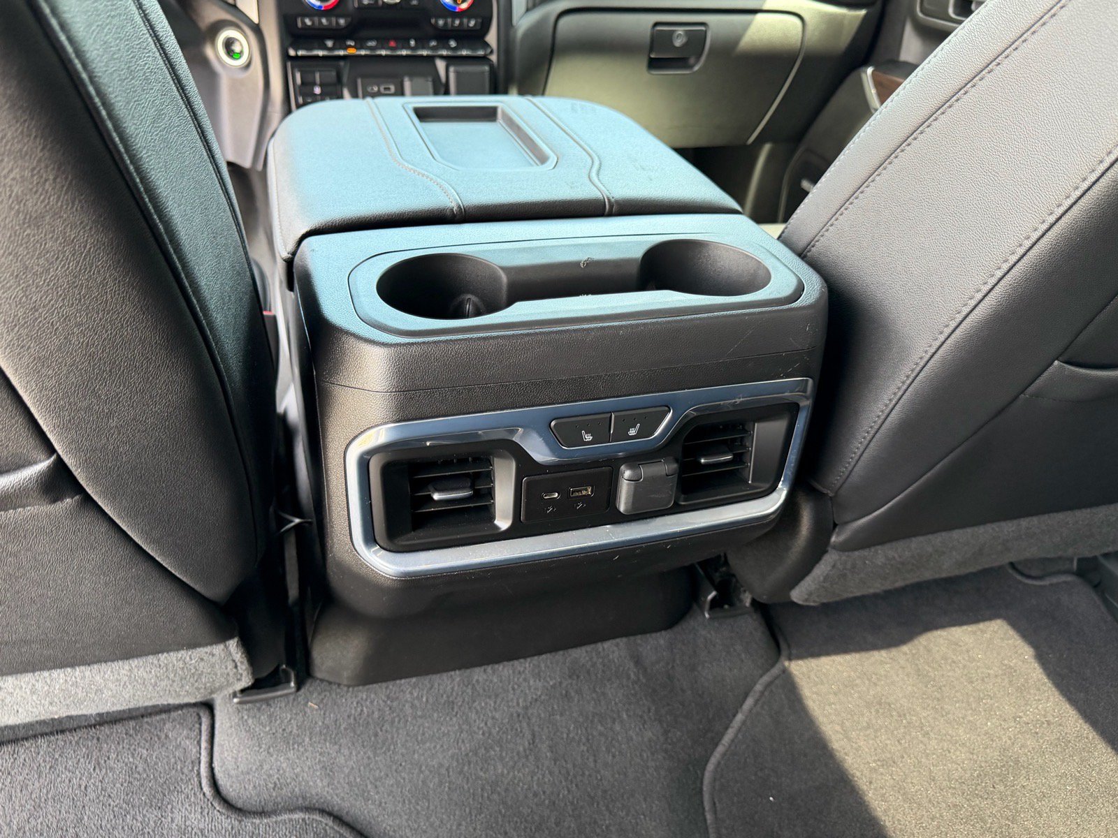 Used 2022 GMC Sierra 3500 SLT w/ SLT Preferred Package AWD/4WD image 17