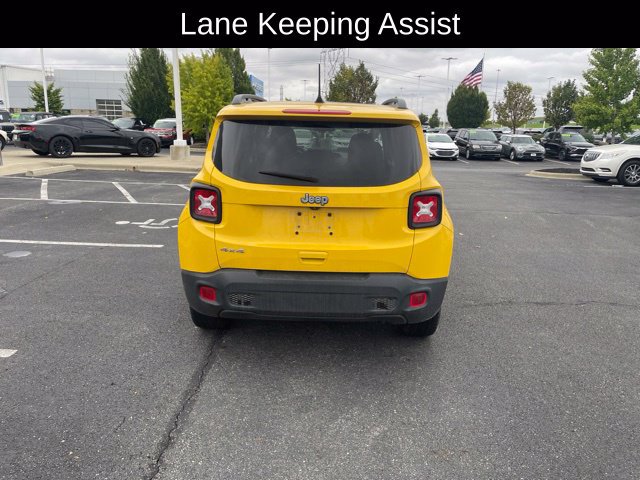 Used 2023 Jeep Renegade Latitude w/ Sun & Fun Group AWD/4WD image 4