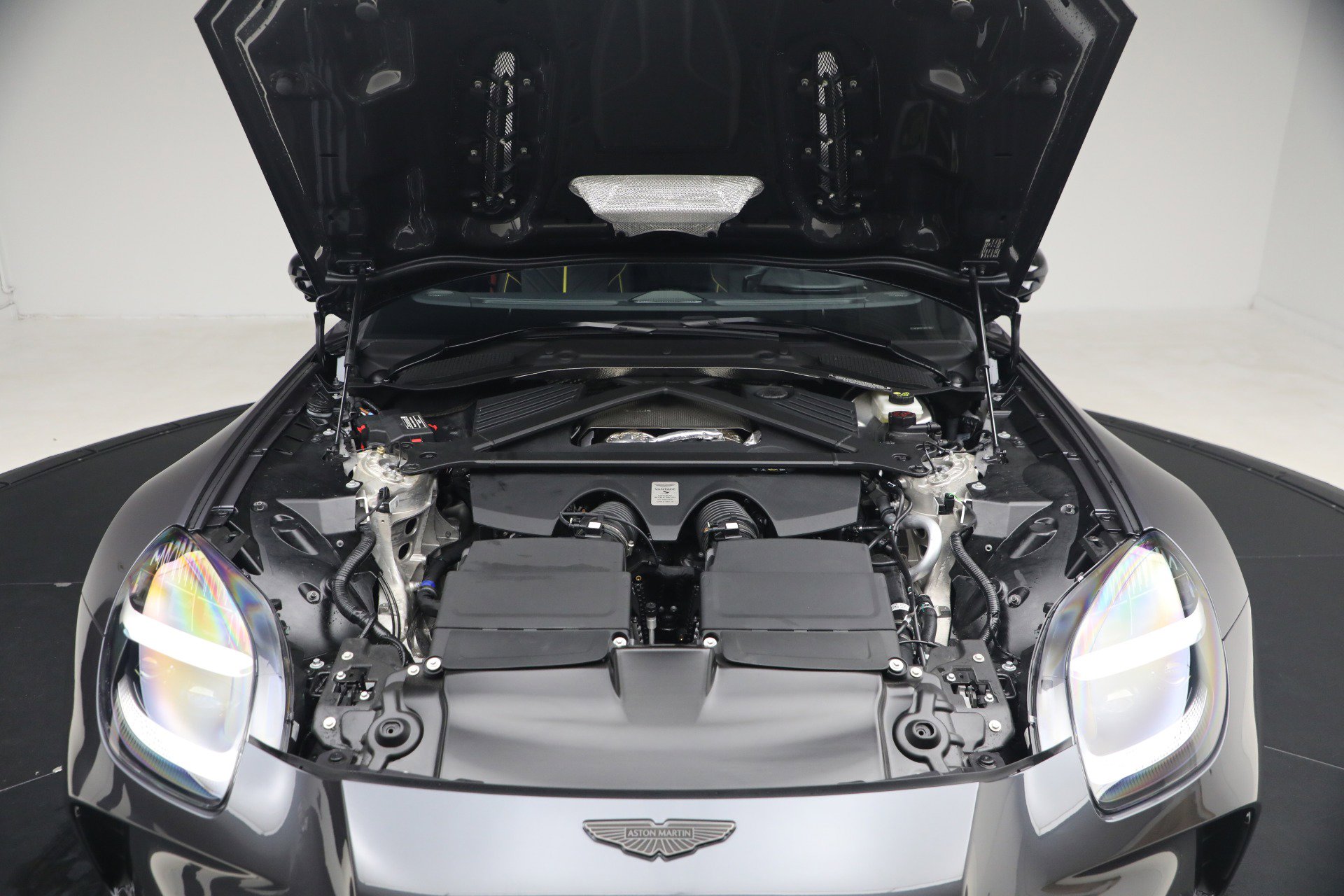 New 2026 Aston Martin V8 Vantage S image 35