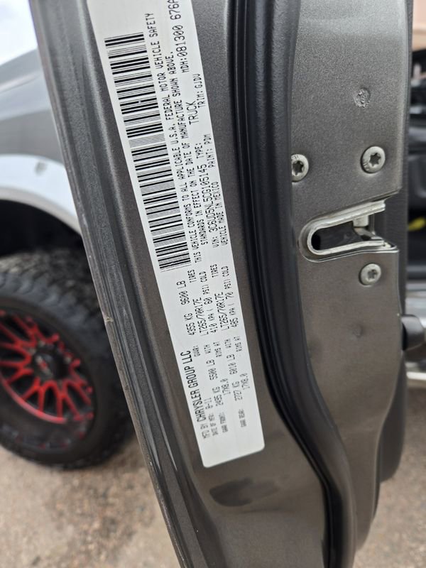 Used 2012 RAM 2500 Laramie w/ Cold Weather Group image 29