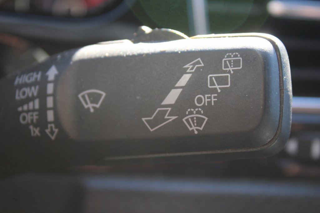 Used 2017 Volkswagen Touareg Wolfsburg Edition image 33