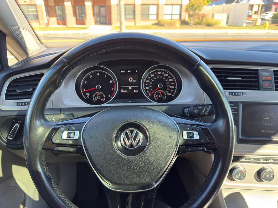 Used 2016 Volkswagen Golf SE image 16