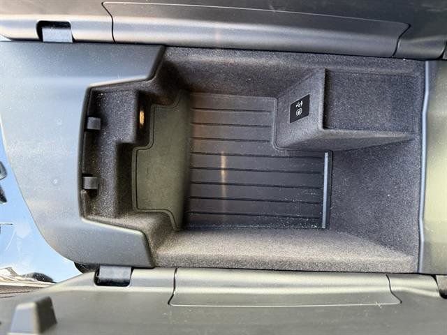 Used 2022 BMW M550i xDrive w/ Premium Package image 25